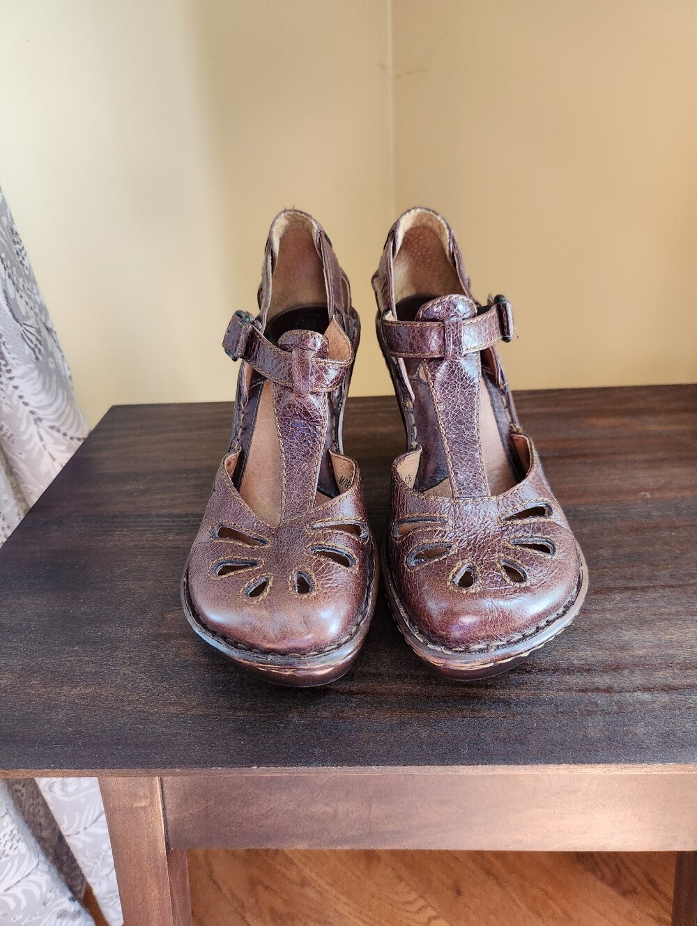 Børn Brown Leather T-Strap Cutout Wedge Heels Boho Size 6 - Picture 3 of 7